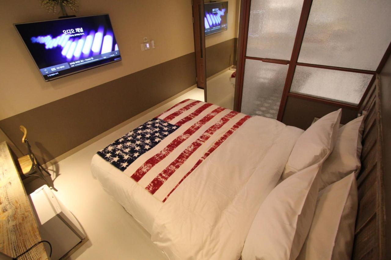 The First Snow Hotel Тэгу Экстерьер фото
